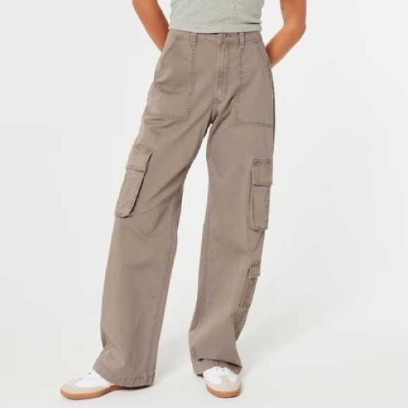 Hollister Pants - HOLLISTER | Ultra High-Rise Baggy 3-Pocket Cargo Pants Taupe | SIZE 23